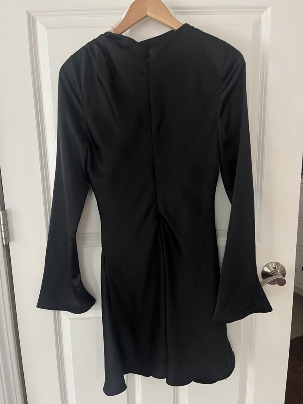 NWT House of CB LuLu black long sleeve mini dress Sz medium, bell sleeve - Picture 6 of 7